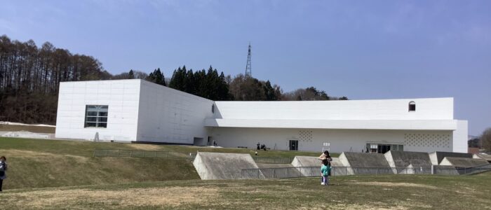青森県立美術館