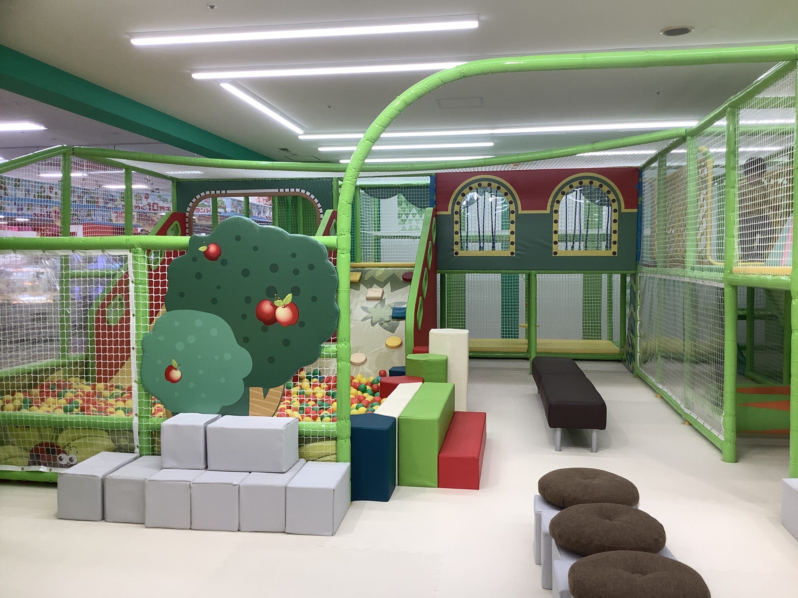 キッズルーム　ガーラタウン